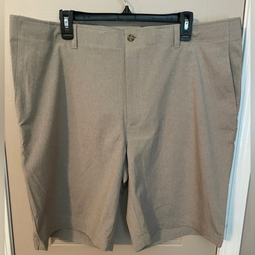 PGA Tour men’s khaki 10” golf shorts with multiple pockets. Size 42. NWOT.